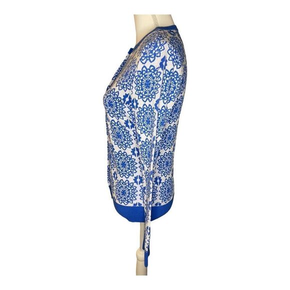 Ann Taylor Factory Women’s XS Blue & White Floral Medallion Button Front Cardiga - Picture 2 of 5